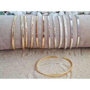Bracelets tendance plaqués or et argent texturés martelés, vente en gros pour la revente - Product Image 4