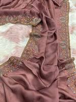 Sari en soie douce de créateur avec de magnifiques broderies et sequins, style pakistanais, pour mariage et occasions spéciales.