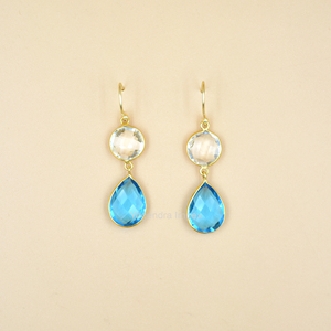 Pendientes colgantes de cuarzo azul natural hechos a mano con baño de oro vermeil, nuevo diseño de joyería en venta. - Product Image 1