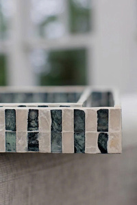 ถาดลายทางสี่เหลี่ยมดีไซน์ใหม่ สำหรับตกแต่งโต๊ะอาหาร คอลเลคชั่นพรีเมียมสำหรับการตกแต่งและการใช้งานที่มีประโยชน์ - Product Image 2