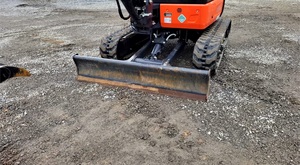 Mini-excavatrice U35-4 neuve avec moteur de 71 heures et roulement, 1 tonne, radio, 2 vitesses, hydraulique auxiliaire et pouce hydraulique - Product Image 6