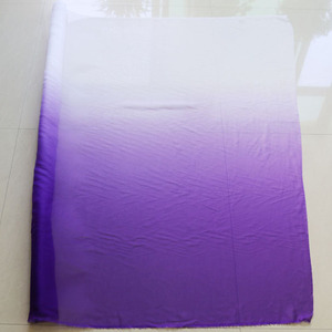 ผ้าย่นสีทึบผ้าพิมพ์ลายดอกไม้แบบกำหนดเองสำหรับเสื้อผ้าผ้าย่น