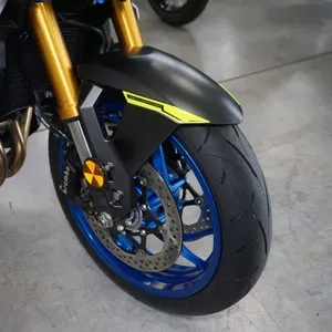Adesivo Protettivo 3D Personalizzato Giallo FLUO per Parafango, Adesivi per Serbatoio Moto Compatibili con Suzuki GSX-S 2021-23 - Product Image 1