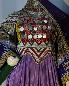 Robe brodée traditionnelle afghane pour femmes, salwar en velours afghan fait à la main avec coton de soie pour mariage ou fête - Product Image 3