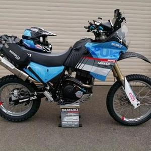 LOS MÁS VENDIDOS: Motocicleta Todoterreno Suzuki DR650SE Adventures Rally X 2024 - Product Image 4