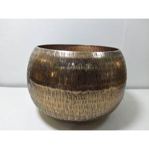 Pots de fleurs et jardinières en métal à texture de créateur, double ombrage, noir, enduit de poudre et plaqué or de haute qualité. - Product Image 5