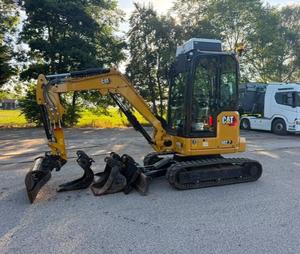 Miniexcavadora CAT 302.7 CR de 2.8 Toneladas, Muy Vendida, con Pocas Horas de Uso (22.2H), Diésel, Compacta, con Sistema Hidráulico Auxiliar - Product Image 1
