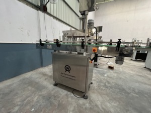 Machine d'étiquetage automatique électrique unilatérale Aim Technologies pour les boîtes, les bouteilles, les sacs, les cartons, les pochettes, les boîtiers métalliques - Product Image 1