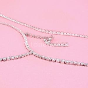 Radiant Diamonds Flowing Brilliance Collar Elegante diseño de boda diseñado para iluminar el estilo elegante atemporal - Product Image 2