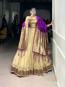 Dernier concepteur coton crème lourd éroder vêtements de festival de style traditionnel pour les fêtes-Paithani dentelle bordure Lehenga Choli - Product Image 3