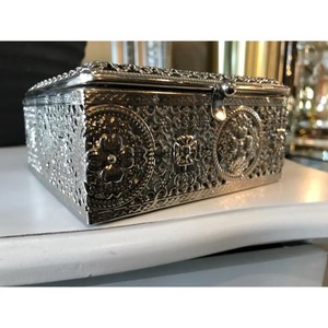 Boîte à bijoux de créateur finie en argent avec miroir Organisateur de qualité supérieure pour la décoration de la coiffeuse et la collection de bijoux d'Inde - Product Image 6