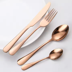 Juego de cubiertos de metal de lujo de oro rosa de 4 perfectos para fiestas y cenas elegantes - Product Image 4