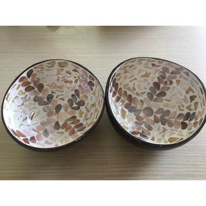 Tazón de Coco con Incrustaciones de Conchas Florales Decorativas Únicas, Atractivo Tazón con Incrustaciones de Nácar de Vietnam, Artesanía de la Villa - Product Image 3