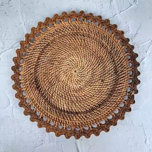 Assiette de présentation en rotin durable faite à la main Vaisselle écologique décorative légère et durable parfaite pour les repas et les événements - Product Image 2