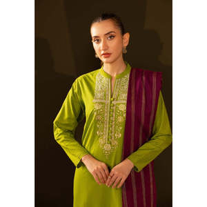 Camisa y Dupatta de Satén Bordado con Jacquard Verde para Mujer - Product Image 5