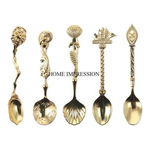 ชุดเครื่องใช้บนโต๊ะอาหารระดับพรีเมียมมาพร้อมด้ามจับดีไซน์เนอร์สีทองโลโก้แบบกำหนดเอง - Product Image 2