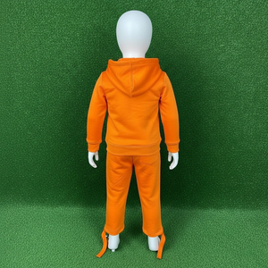 Ensemble de survêtement d'hiver pour enfants avec logo personnalisé en gros, avec pantalon de jogging, design chaud pour tout-petits, poches latérales à fermeture éclair - Product Image 3