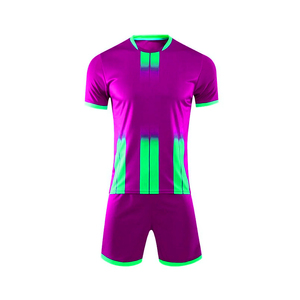 Kit de fútbol de sublimación completa personalizado para hombres y mujeres, camiseta de fútbol cómoda de tela ligera suave, 100% poliéster - Product Image 2