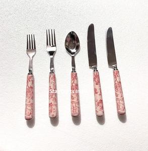 Ensemble de couverts en acier inoxydable avec poignée en résine Ensemble de couverts cuillère fourchette couteau à beurre de la plus haute qualité au prix le plus bas Ensemble de 3 - Product Image 3