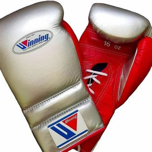 Gants de boxe MMA en cuir rouge argenté sur mesure avec fermeture à boucle et crochet, patchs Chrome Heart, évacuation de l'humidité, meilleure qualité - Product Image 4