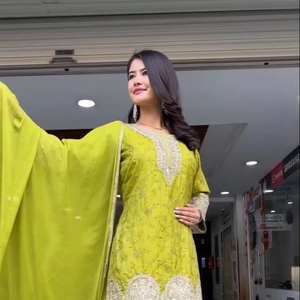 Top de manga larga de trabajo bordado indio Top de trabajo de bordado de hilo de seda Chinon puro con parte inferior con trabajo de encaje de cuatro lados Dupatta - Product Image 1