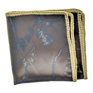 Pochette de costume en satin marron à motif floral, bordure tricotée faite main, pour blazers et costumes - Product Image 2