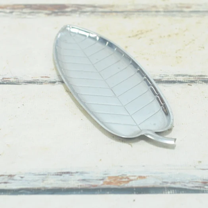 Plateau de service en aluminium à feuilles design Plateau décoratif d'inspiration vintage pour les fêtes, les mariages et les plateaux de présentation de table classiques - Product Image 6