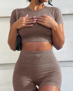 Ensemble d'entraînement 2 pièces côtelées sans couture pour femmes haut court à manches courtes Short de yoga taille haute en coton pour la salle de sport de tous les jours - Product Image 3