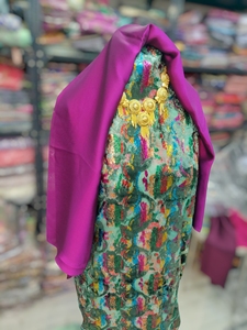 ผ้ากำมะหยี่สีเขียวมิ้นท์ลายมาคบัล ดีรัก พร้อมงานปักหลากสี เป็นมิตรกับสิ่งแวดล้อม ชุดแต่งงานสำหรับเด็กผู้หญิง และผ้าคลุมไหล่สีม่วง - Product Image 2