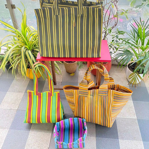 ถุงช้อปปิ้งผ้าไนลอนรีไซเคิลและพลาสติก PP ทอลายทางแบบถักด้วยมือผลิตในตลาดที่เป็นมิตรต่อสิ่งแวดล้อมของอินเดียถุงขายส่ง - Product Image 1