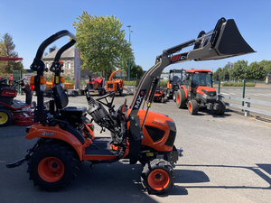 Tractor compacto Kubota BX231 usado y nuevo con pala cargadora frontal - Product Image 2