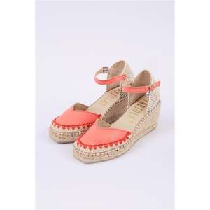 Alpargata cerrada con punta en cuña - Product Image 2