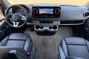 Conversión de Camper 2021 Sprinter 2500 Thor Tranquility 4x4, Motor Turbodiésel V6 - Product Image 5