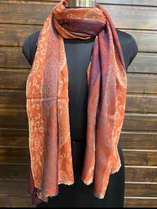 Chales de Lana con Diseño Paisley en Color Rosa, Hechos a Medida, en Tamaños Variados, Ideales para Tiendas de Accesorios de Moda para su Reventa - Product Image 4