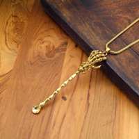 Collier pendentif main squelette en or, bijoux de baguette en os gothique, accessoire Steampunk d'Halloween, déclaration anatomique unique