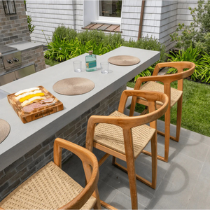 Silla de Bar Moderna con Brazos Curvos de Madera de Teca Maciza y Asiento Tejido a Mano para Hogar, Bar, Cafetería, Isla de Cocina y Hostelería - Product Image 1