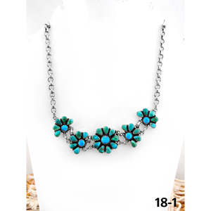 Collier artisanal du Sud-Ouest Émeraude Verte avec turquoise eau blanche et motif floral en argent sterling – Cadeau - Product Image 1