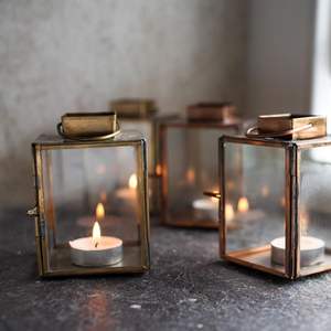 Linterna de latón de Estilo Vintage adornado para ambientes de noche románticos o decoración e iluminación festiva del hogar - Product Image 1