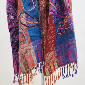 ผ้าคลุมไหล่ขนสัตว์คุณภาพสูงของผู้หญิงผ้าแจ็คการ์ดสำหรับฤดูหนาวพิมพ์ลายสี Mti สวมใส่สบายอบอุ่นและอ่อนนุ่มสำหรับเด็กผู้หญิง - Product Image 4