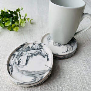 Sous-verres ronds en pierre grise et blanche marbrée pour salle à manger et cuisine Tapis et coussinets élégants pour bureau - Product Image 1