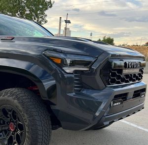 Toyota Tacoma TRD Pro 2024, Doble Cabina, 4x4, 8 Cilindros, Tracción en las Cuatro Ruedas, SUV de Cuero, Superventas - Product Image 2