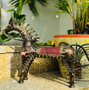 Femme musicale sculpture d'art Dhokra, art intemporel en laiton fait main pour enrichir votre décoration intérieure. Disponible aux prix de gros. - Product Image 4