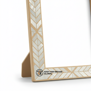 Cadre photo élégant en nacre incrustée de coquillages irisés fabriqués à la main avec bordure dorée pour la décoration intérieure de luxe - Product Image 2