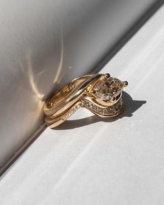 แหวนหมั้นเพชรทรงมาร์ควิสแบบวินเทจ ตะวันออก-ตะวันตก น้ำหนัก 1.50 กะรัต ทองคำแท้ 14K สีเหลือง รับรองโดย IGI งานแฮนด์เมด ฝังเพชรแบบ Pave Setting สำหรับเจ้าสาว - Product Image 4