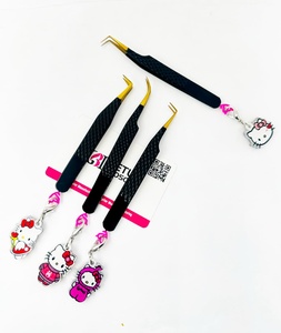 Pince à épiler d'extension de cils à pointe dorée incurvée à revêtement en poudre noire à 90 degrés avec conception de découpe de coeur du diable et outil de beauté porte-clés - Product Image 4