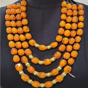 Collares de cuentas de resina hechos a medida con colgantes de latón ideales para diseñadores de joyas para reventa en diferentes opciones de color - Product Image 4