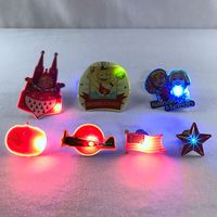 Fournisseur d'usine ODM, badge lumineux LED, bouton, épingle de revers, LOGO de forme personnalisée, badge magnétique LED pour événement de fête