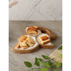 Élégant plateau de service en bois en forme de feuille fait à la main en Inde, parfait pour les repas de mariage et l'affichage des aliments - Product Image 1