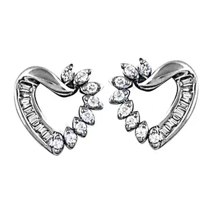 Boucles d'oreilles élégantes en argent avec cœur serti de diamants pour femmes, accessoire de bijouterie luxueux - Product Image 2
