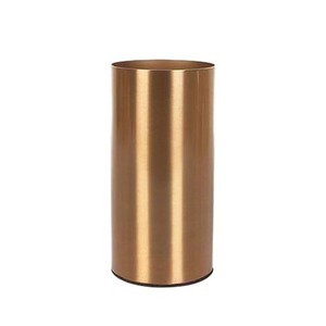 Vase à fleurs en métal design avec finition argentée, parfait pour ajouter un point focal unique à n'importe quelle pièce de votre maison - Product Image 4